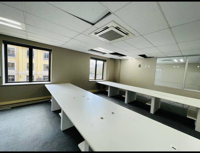 950M² OFFICE TO LET IN MAGALIESSIG